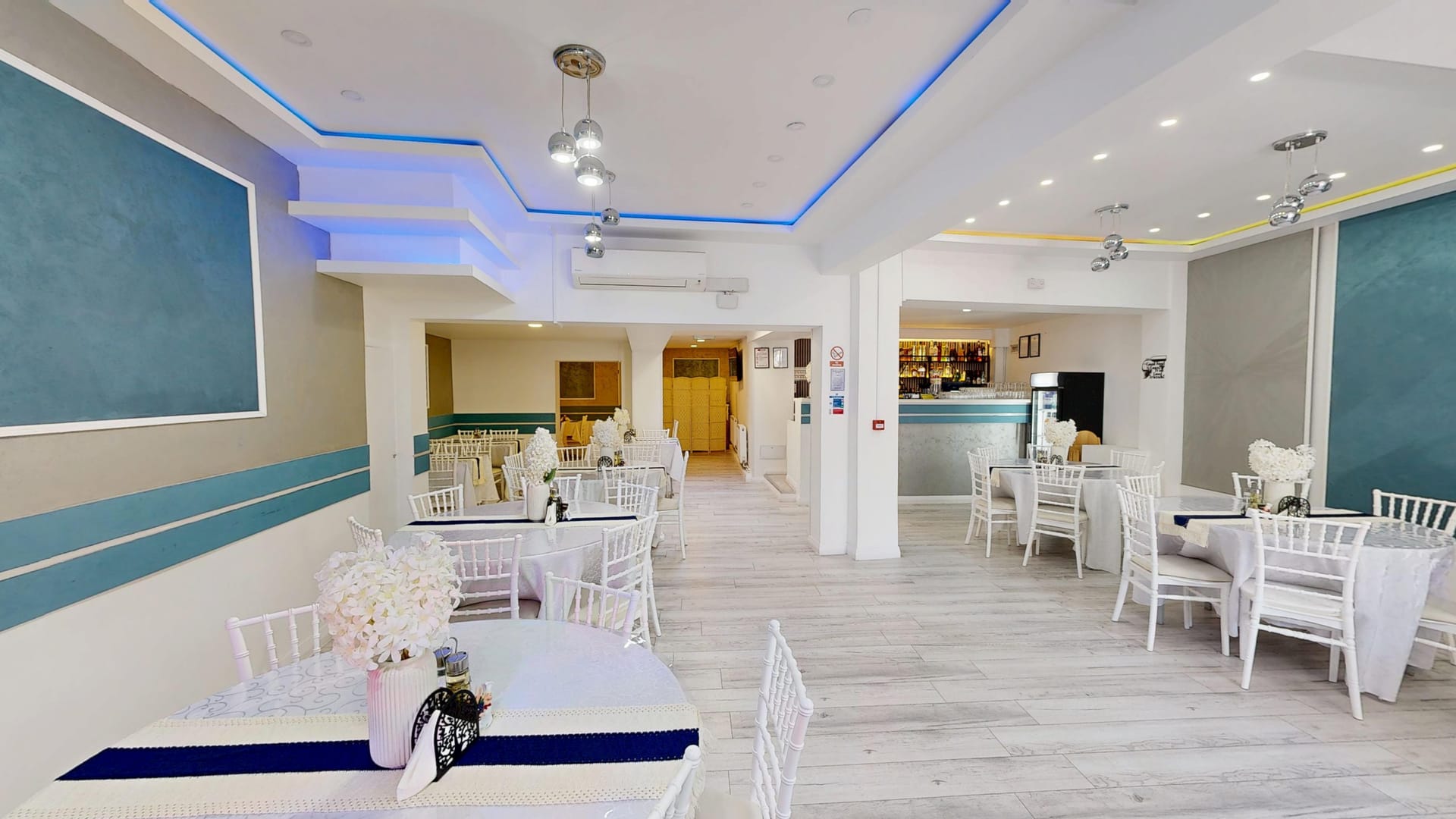 Dining area at Restaurant Acasă with the bar behind